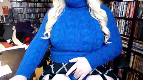 Aspen Vale online show from December 13, 7:53 pm