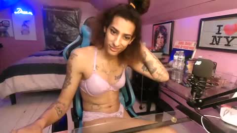 Snapshot of athena_the_godess chatting on March 1, 3:21 am xoxo G0DD3SS xoxox online show from March 1, 3:21 am
