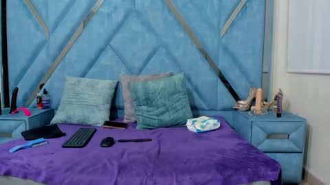 Snapshot of aura_love69 chatting on September 23, 5:13 am Monii Yi online show from September 23, 5:13 am