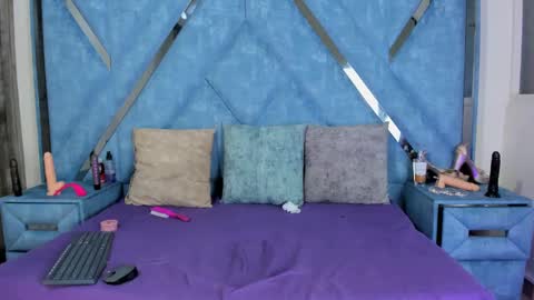 Monii Yi online show from November 18, 4:56 am