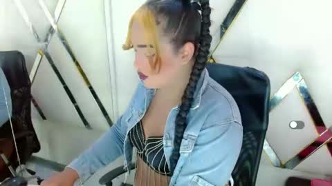 Aurora online show from November 11, 7:59 pm