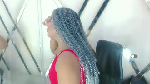 Aurora online show from November 19, 7:36 pm