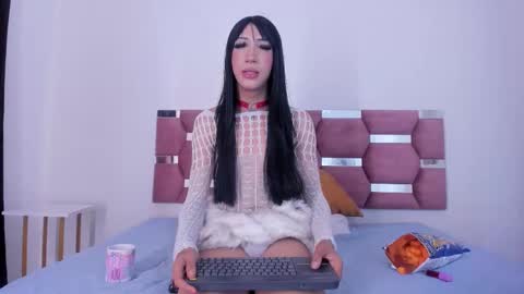 Snapshot of avagrey_ chatting on October 7, 4:24 am avagrey_ online show from October 7, 4:24 am