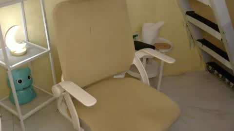 Rhian online show from October 17, 5:33 am