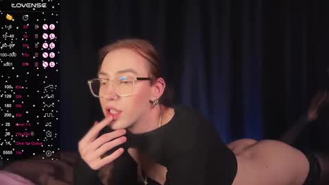 avril_pearly_ online show from February 7, 8:10 pm