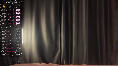 avril_pearly_ online show from February 23, 7:49 pm