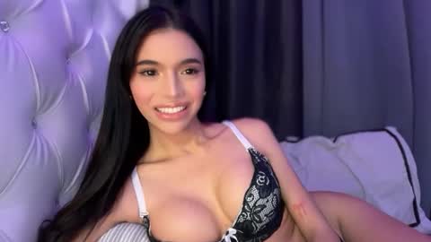 Snapshot of babysabrinaxx chatting on September 22, 1:38 pm babysabrinaxx online show from September 22, 1:38 pm