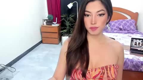 Snapshot of beautifullust chatting on January 4, 10:14 pm Queen Angela online show from January 4, 10:14 pm