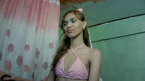 Snapshot of beautyhotasia123 chatting on February 18, 5:22 pm beautyhotasia123 online show from February 18, 5:22 pm