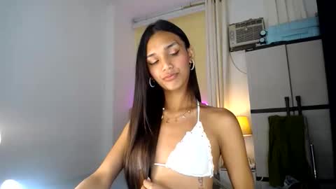 Snapshot of beautyhotasia123 chatting on October 9, 6:31 pm beautyhotasia123 online show from October 9, 6:31 pm