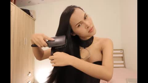 Snapshot of bee_thai chatting on December 2, 6:49 pm bee_thai online show from December 2, 6:49 pm