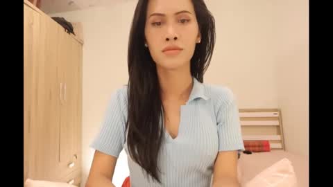 Snapshot of bee_thai chatting on February 20, 7:41 pm bee_thai online show from February 20, 7:41 pm
