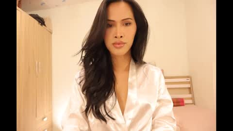 Snapshot of bee_thai chatting on February 21, 8:05 pm bee_thai online show from February 21, 8:05 pm