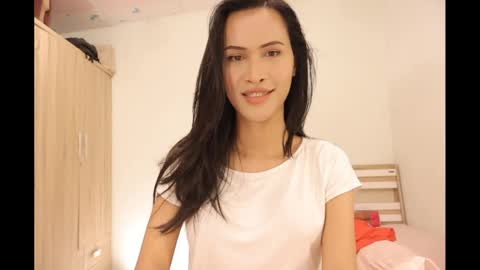Snapshot of bee_thai chatting on February 25, 8:09 pm bee_thai online show from February 25, 8:09 pm