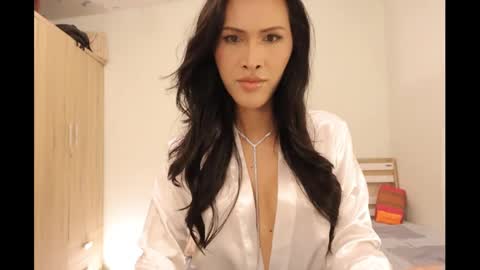 Snapshot of bee_thai chatting on March 12, 7:06 pm bee_thai online show from March 12, 7:06 pm