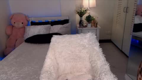 BELLA JONES online show from January 5, 6:35 am