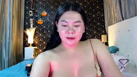 QUEEN BELLA online show from December 26, 10:05 am