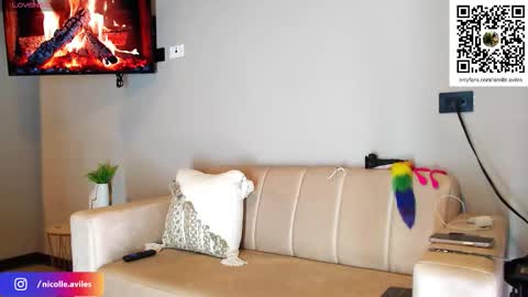 Nicolle Aviles online show from November 4, 2:27 pm