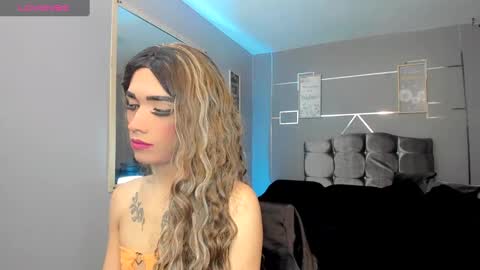 Snapshot of bitch_capelli chatting on January 24, 3:43 am .. .. online show from January 24, 3:43 am