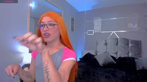 Snapshot of bitch_capelli chatting on February 6, 3:27 am .. .. online show from February 6, 3:27 am