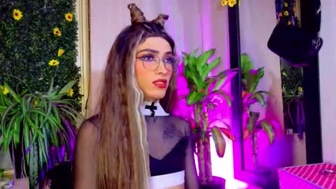Snapshot of bitch_capelli chatting on October 10, 2:56 am .. .. online show from October 10, 2:56 am