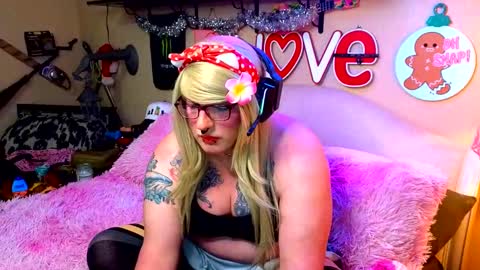 Snapshot of blakelytgirl chatting on December 17, 2:22 pm Blakely Morningstar online show from December 17, 2:22 pm