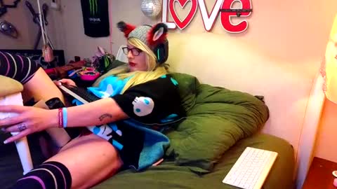 Snapshot of blakelytgirl chatting on January 22, 8:29 am Blakely Morningstar online show from January 22, 8:29 am