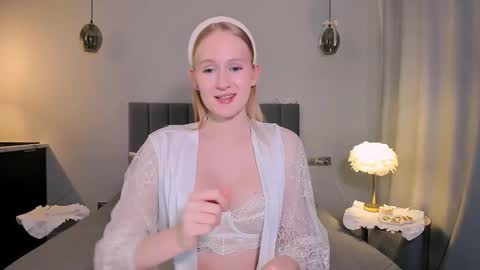 Snapshot of blondiemermaid chatting on January 6, 4:02 pm Mia online show from January 6, 4:02 pm