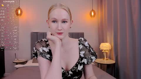 Snapshot of blondiemermaid chatting on February 8, 6:33 pm Mia online show from February 8, 6:33 pm