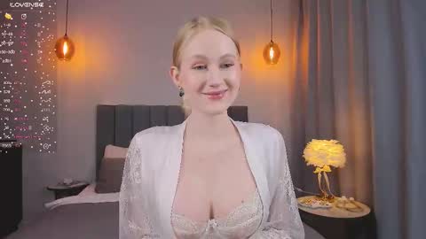Snapshot of blondiemermaid chatting on February 25, 4:31 pm Mia online show from February 25, 4:31 pm
