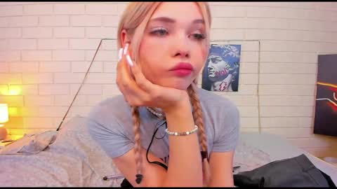 Snapshot of blondy_fina chatting on October 3, 5:07 am blondy_fina online show from October 3, 5:07 am