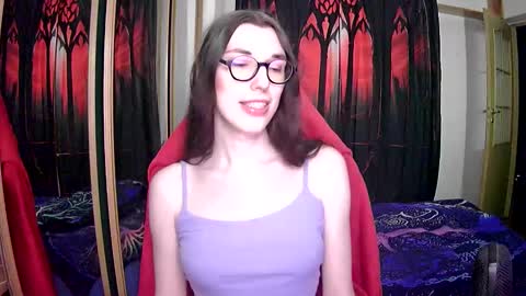 Snapshot of bluerose98 chatting on December 11, 5:37 pm Bluerose online show from December 11, 5:37 pm