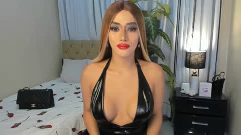 Snapshot of bombshelllaurax chatting on March 6, 9:10 am bombshelllaurax online show from March 6, 9:10 am