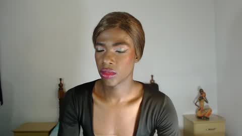 Snapshot of brandi_ross_ chatting on December 21, 8:10 pm Brandy online show from December 21, 8:10 pm