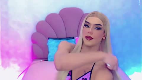 Snapshot of briana_sex32 chatting on January 28, 5:22 am BRIANA online show from January 28, 5:22 am