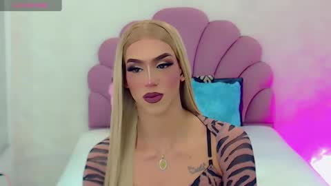 Snapshot of briana_sex32 chatting on February 18, 1:43 am BRIANA online show from February 18, 1:43 am