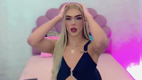 Snapshot of briana_sex32 chatting on February 20, 3:45 am BRIANA online show from February 20, 3:45 am