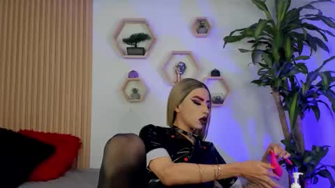 briana_white online show from October 15, 5:57 pm