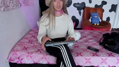 Snapshot of brihanna_cooper chatting on September 25, 2:35 pm bri online show from September 25, 2:35 pm
