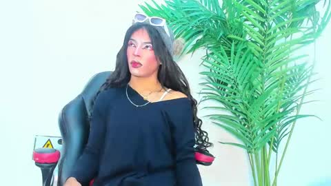 Snapshot of briyit_doll chatting on December 3, 12:02 pm BRIYIT online show from December 3, 12:02 pm