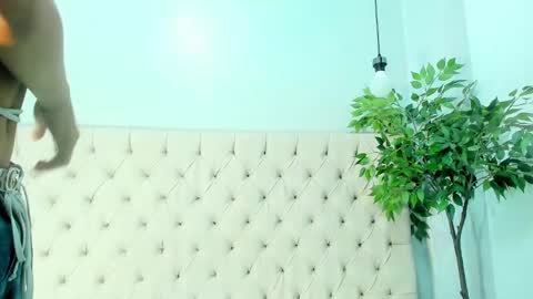 Snapshot of briyit_doll chatting on December 27, 7:35 pm BRIYIT online show from December 27, 7:35 pm