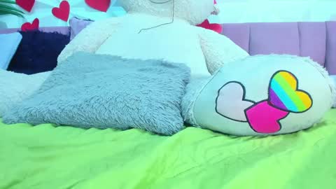 Snapshot of briyit_doll chatting on September 23, 6:19 am BRIYIT online show from September 23, 6:19 am