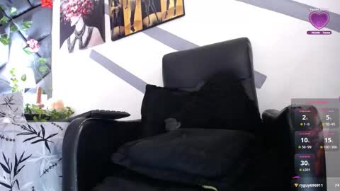 Briyith Gonza online show from October 15, 5:57 pm