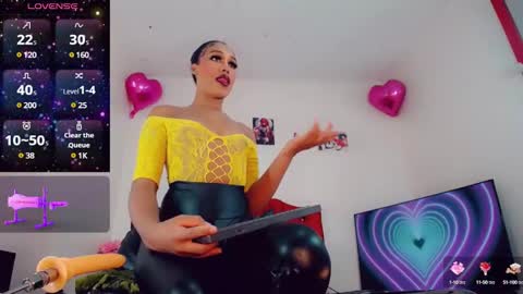 Snapshot of brunettesexy11 chatting on December 13, 10:51 am ChannelR online show from December 13, 10:51 am
