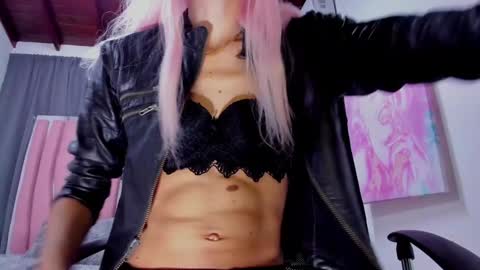 Snapshot of caitlyn_jones chatting on December 2, 7:44 pm Caitlyn online show from December 2, 7:44 pm