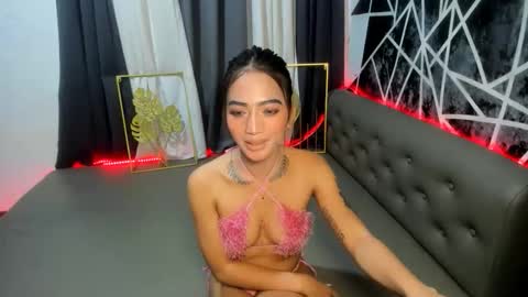 C A I T L Y N online show from February 27, 8:20 am