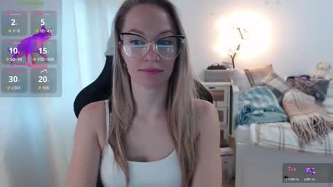 Snapshot of camie_peach chatting on October 24, 3:17 pm camie_peach online show from October 24, 3:17 pm