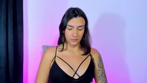 Snapshot of camila_coxx chatting on December 4, 5:10 am s online show from December 4, 5:10 am