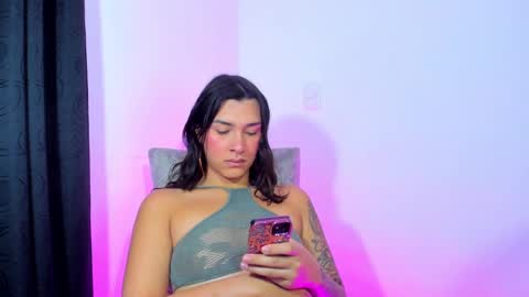 Snapshot of camila_coxx chatting on December 7, 1:30 am s online show from December 7, 1:30 am