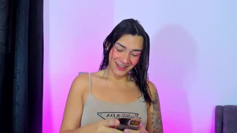 Snapshot of camila_coxx chatting on December 8, 9:10 pm s online show from December 8, 9:10 pm